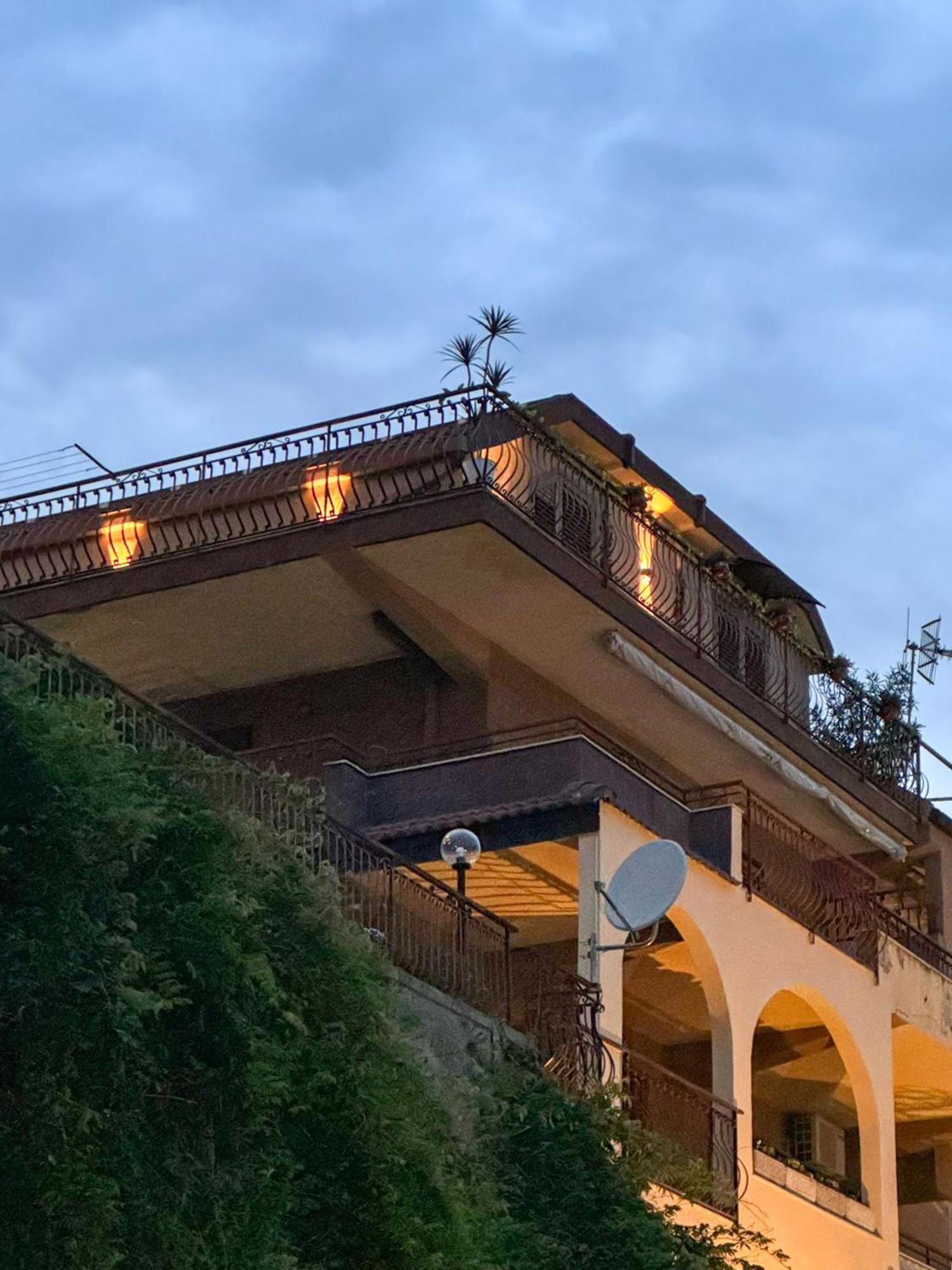 La Goccia Sul Mare Apartamento Letoianni Exterior foto