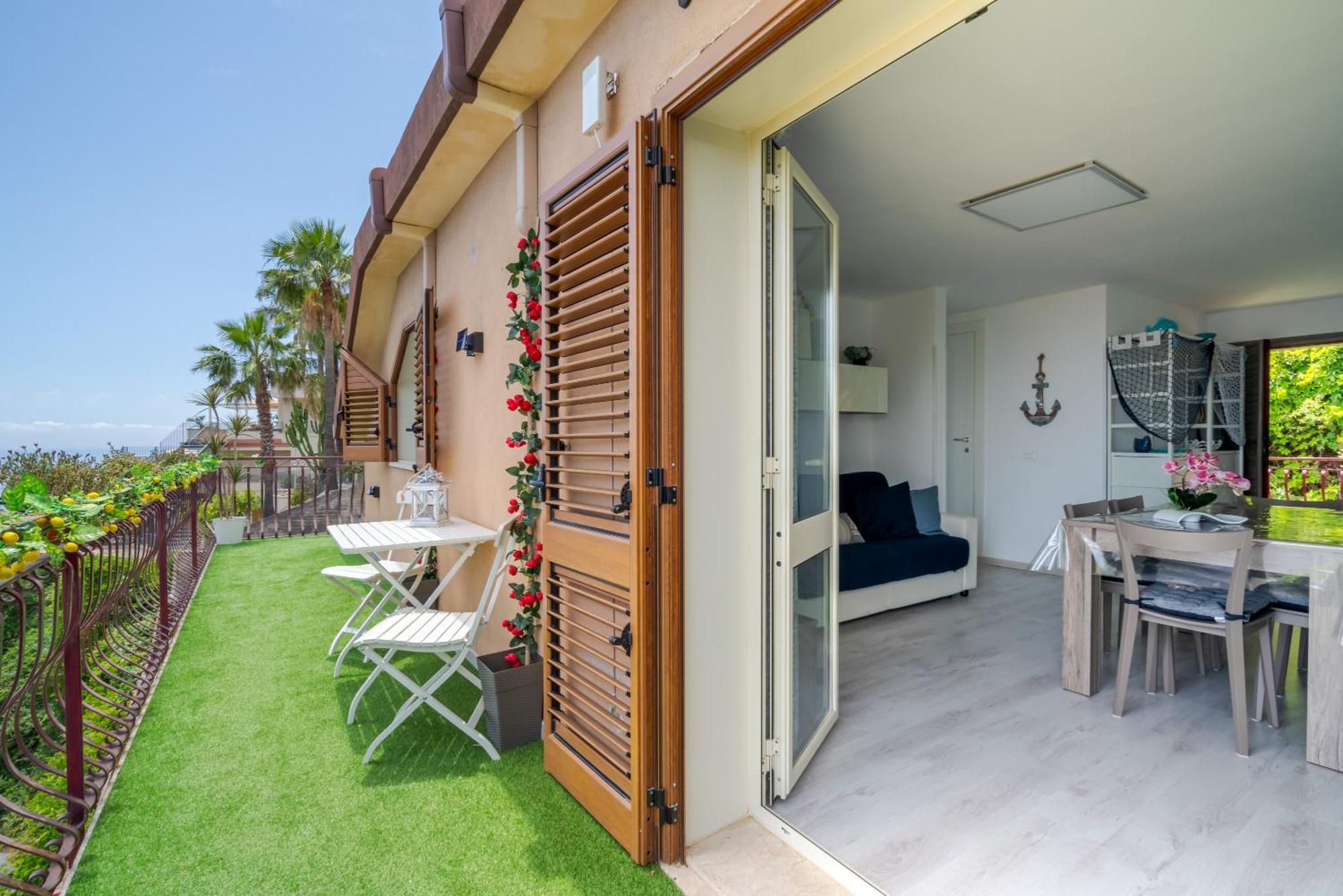 La Goccia Sul Mare Apartamento Letoianni Exterior foto